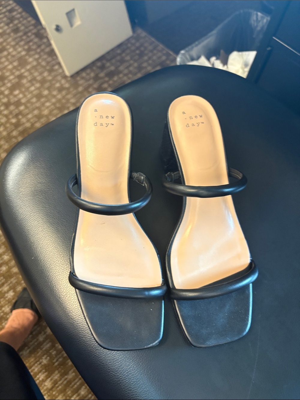 Two strap flats - Picture 2 of 5
